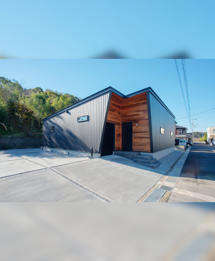 ハーレーダビッドソン専用ガレージ　リビングから愛車を眺める至高のひと時を実現　O様邸